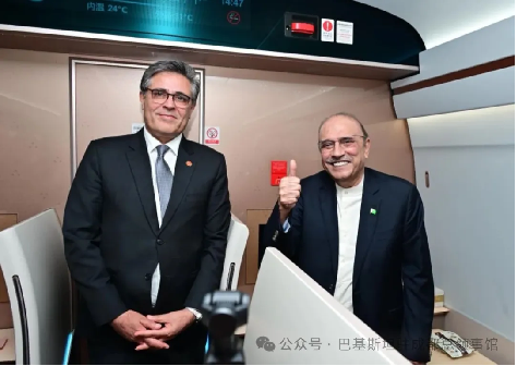 The Chinese high-speed rail earthquake early warning system receives a thumbs-up from the President of Pakistan!